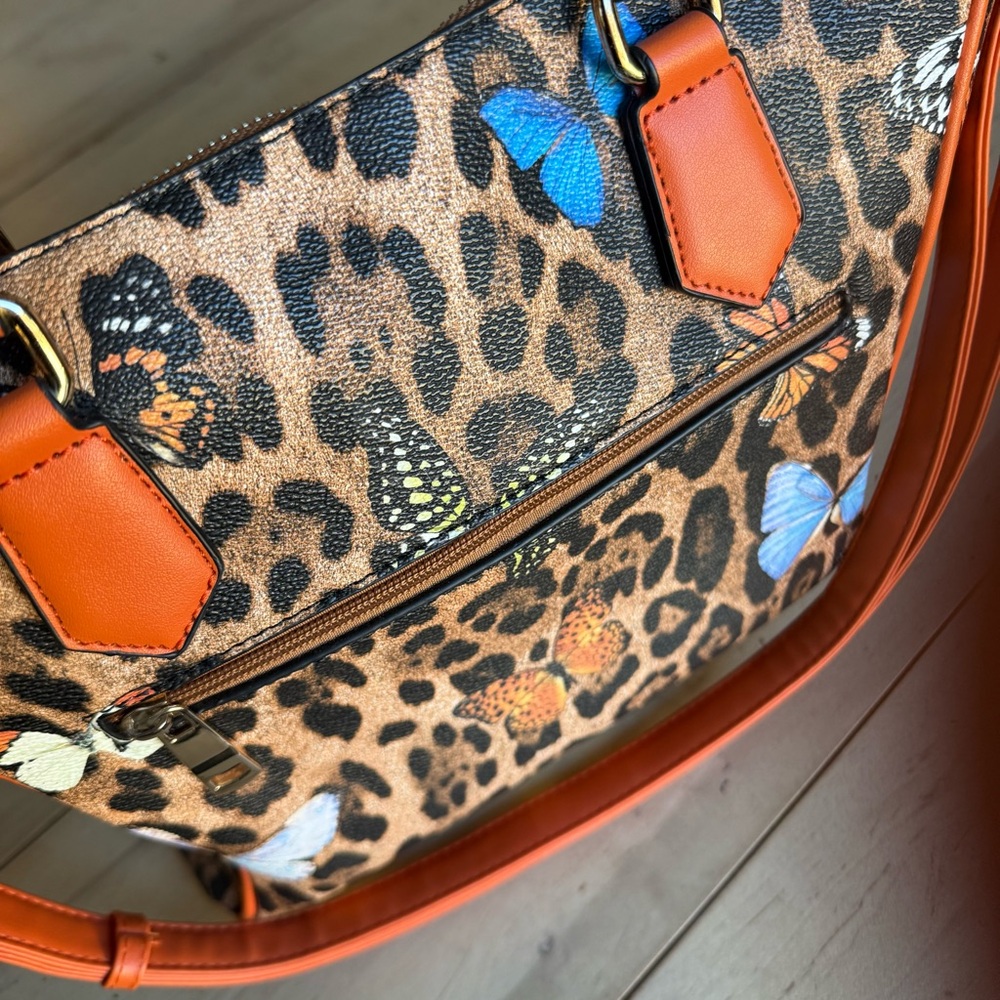 Purse bag, tote, wallet, makeup bag, three-piece set leopard and butterfly print - Picture 12 of 17